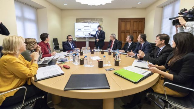 El Gobierno regional baja los impuestos y aumenta la inversión en educación, sanidad y servicios sociales - 1, Foto 1