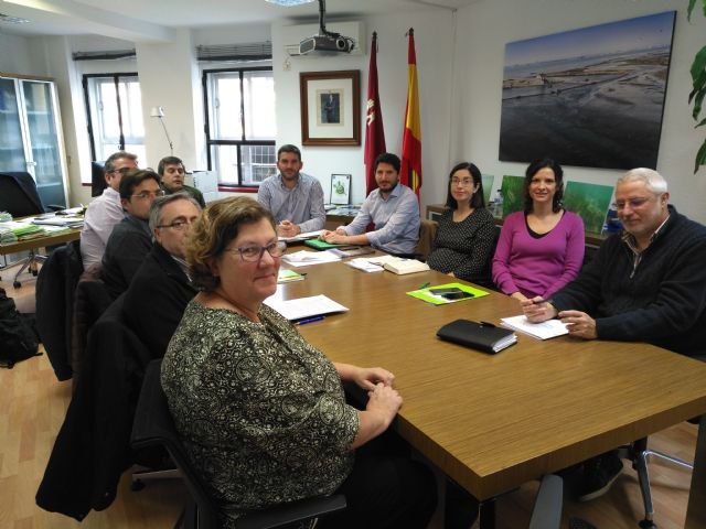 Medio Ambiente triplica el dispositivo de limpieza en el Mar Menor para retirar las cañas y otros residuos arrastrados por el temporal - 1, Foto 1