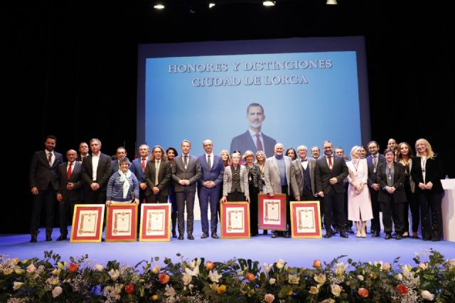 El alcalde anuncia pasos firmes e inéditos para recuperar la vieja ciudad en el acto de entrega de honores y distinciones de Lorca - 2, Foto 2