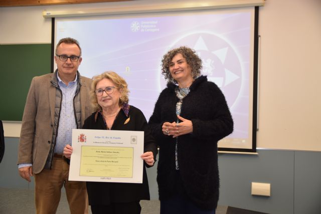 María Salinas recoge su título universitario en la UPCT 69 años después de terminar sus estudios - 1, Foto 1