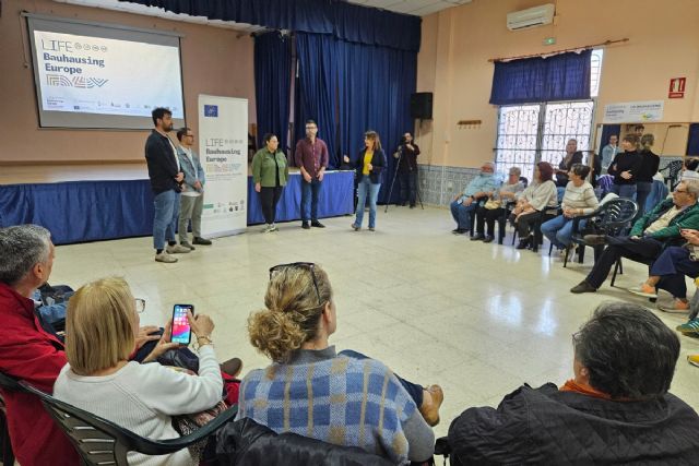 El Ayuntamiento entrega el premio del concurso de ideas para la reforma del local social del Barrio de la Concepción - 1, Foto 1