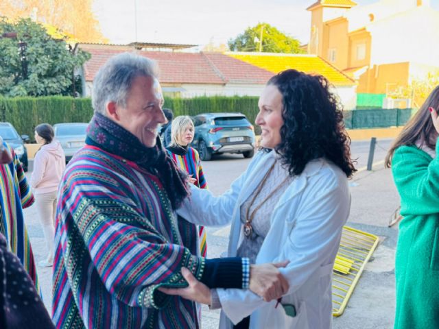 Fulgencio Gil felicita la Navidad a los mayores de Lorca en su tradicional visita a las residencias - 1, Foto 1