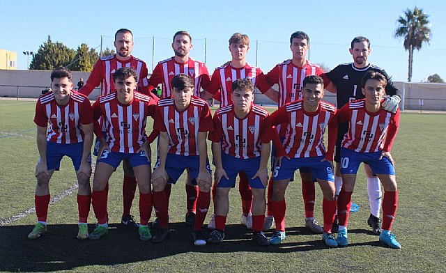 El Olímpico de Totana cierra el año con una trabajada victoria ante la UD Los Garres (1-0), Foto 2