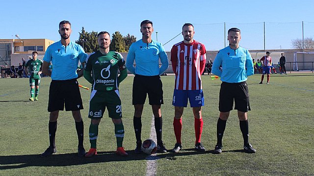 El Olímpico de Totana cierra el año con una trabajada victoria ante la UD Los Garres (1-0), Foto 3