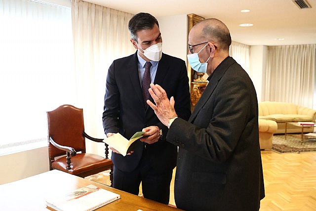 El presidente Sánchez y el cardenal Omella celebran el acuerdo sobre inmatriculaciones alcanzado entre el Gobierno y la Conferencia Episcopal - 2, Foto 2