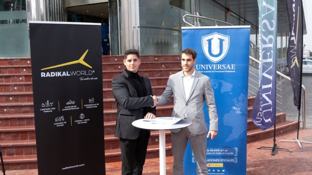 Alumnos de Automoción de UNIVERSAE aprenden con superdeportivos - 1, Foto 1