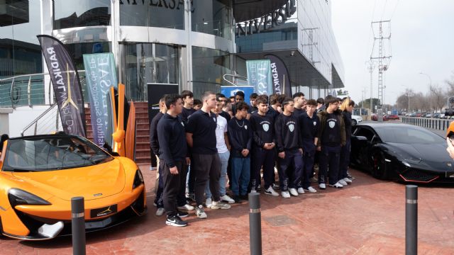 Alumnos de Automoción de UNIVERSAE aprenden con superdeportivos - 4, Foto 4