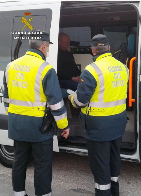 La Guardia Civil intercepta al conductor de un camión articulado de gran tonelaje que superaba seis veces la tasa máxima de alcoholemia - 3, Foto 3