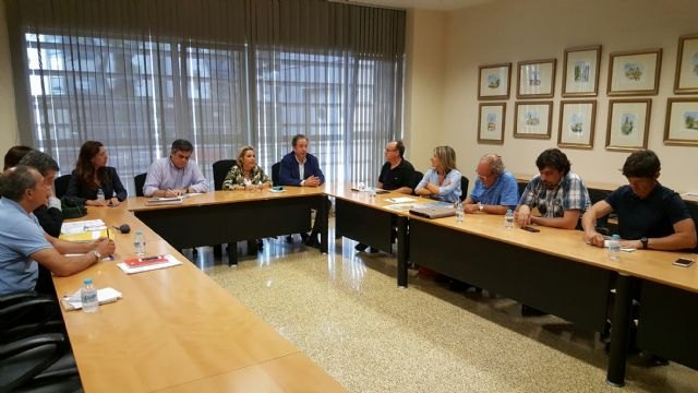 La Consejería y la Plataforma en defensa del Mar Menor acuerdan establecer líneas de participación para proteger la laguna - 1, Foto 1