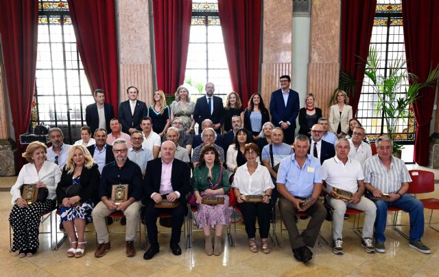 El Ayuntamiento rinde homenaje a los más de cien funcionarios jubilados este año - 1, Foto 1