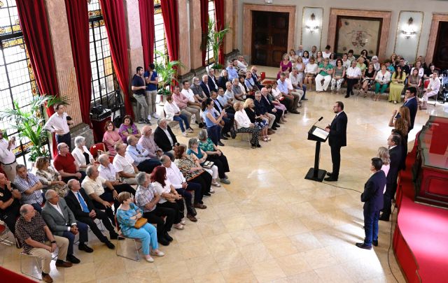 El Ayuntamiento rinde homenaje a los más de cien funcionarios jubilados este año - 3, Foto 3