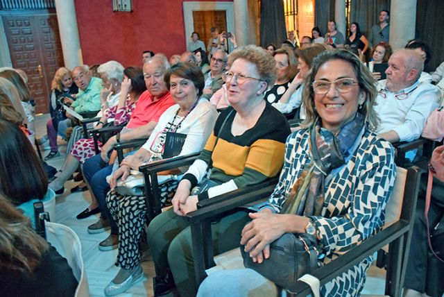 Ayuntamiento de Sevilla. En el Patio de la Fundación Cajasol, rendió homenaje a los toreros sevillanos en más de 50 Ferias de Abril - 1, Foto 1