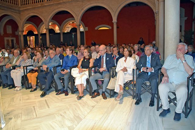 Ayuntamiento de Sevilla. En el Patio de la Fundación Cajasol, rendió homenaje a los toreros sevillanos en más de 50 Ferias de Abril - 2, Foto 2