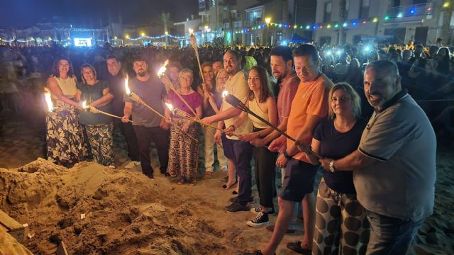 Miles de personas disfrutaron de la Noche de San Juan en Los Alcázares - 3, Foto 3