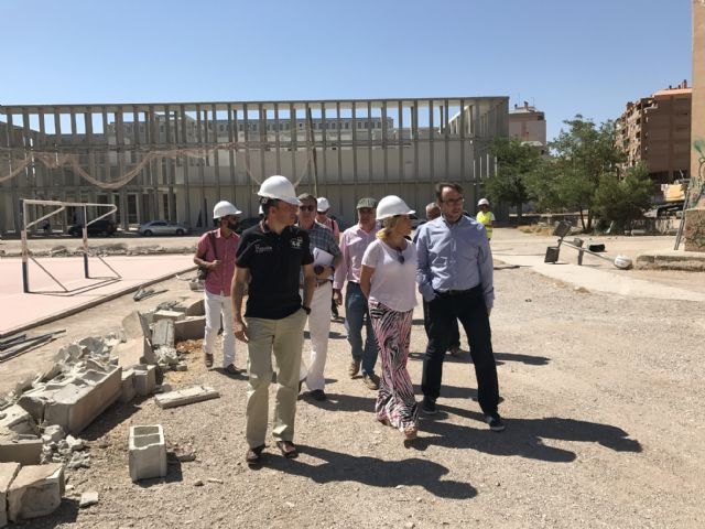 Comienzan las obras de adecuación de los patios y las zonas deportivas de los institutos Ibáñez Martín y Ros Giner de Lorca - 2, Foto 2