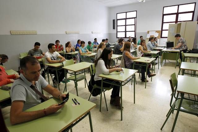 IU reclama la consolidación de los cursos de francés e italiano, la incorporación de alemán, chino y árabe - 1, Foto 1