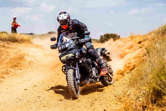 Joan Pedrero hace historia ganando la categoría maxi trail con Harley-Davidson - 2, Foto 2