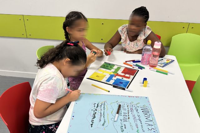 120 menores disfrutan de escuelas de verano gratuitas en los barrios del Carmen y de Los Vicentes - 1, Foto 1