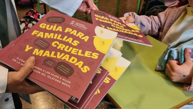 Somos Conexión lanza 60 mil guías didácticas para concienciar a las familias sobre el uso del móvil en los jóvenes - 1, Foto 1