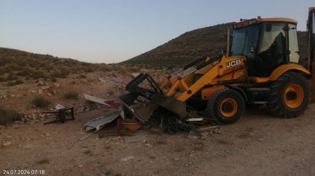 El Ayuntamiento comienza con la limpieza de vertederos no controlados en zonas municipales - 1, Foto 1