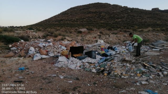 El Ayuntamiento comienza con la limpieza de vertederos no controlados en zonas municipales - 2, Foto 2