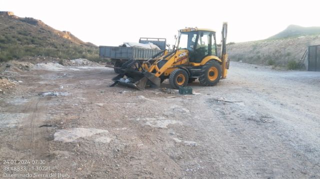 El Ayuntamiento comienza con la limpieza de vertederos no controlados en zonas municipales - 4, Foto 4