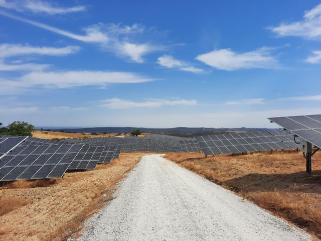 Iberdrola inicia la puesta en marcha de 100 nuevos MW solares en Extremadura que suministrarán energía limpia a 45.000 hogares - 2, Foto 2