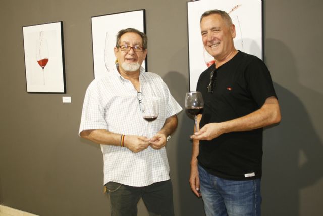 La fotografía, la poesía, la alfarería y el vino se fusionan en el Centro Alfarero La Estación de Argamasilla de Calatrava de la mano de Vhserrano y Juan José Guardia Polaino - 2, Foto 2