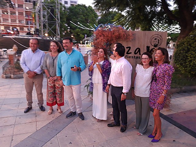 El encendido del alumbrado da la bienvenida a la Feria y Fiestas de Cieza - 1, Foto 1