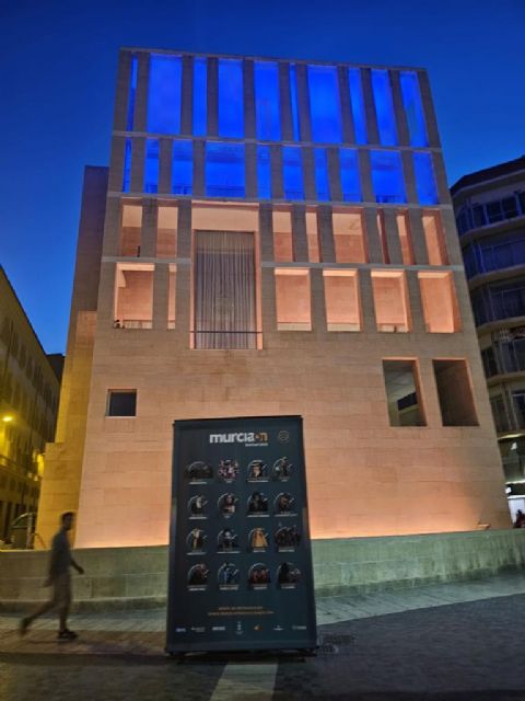 El Ayuntamiento de Murcia ilumina el Moneo con la bandera de Ucrania para rememorar su día de la Independencia - 1, Foto 1