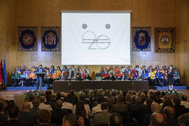 López Miras: Trabajamos para que los grados y másteres de nuestras universidades se oferten con itinerarios bilingües en cinco años - 4, Foto 4