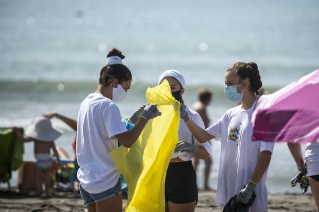 El Proyecto LIBERA recoge datos sobre la basuraleza de seis puntos de la costa murciana - 1, Foto 1