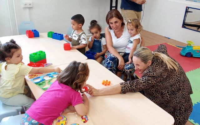 La alcaldesa de Cehegín refuerza el compromiso educativo en su visita al colegio Ciudad de Begastri y la puesta en marcha del Aula de niños y niñas de 2 años - 1, Foto 1