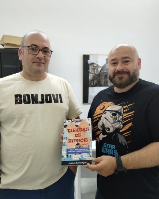 El Ayuntamiento de Alhama recibe la donación de un ejemplar de Tiritas de humor para la Biblioteca Municipal - 1, Foto 1