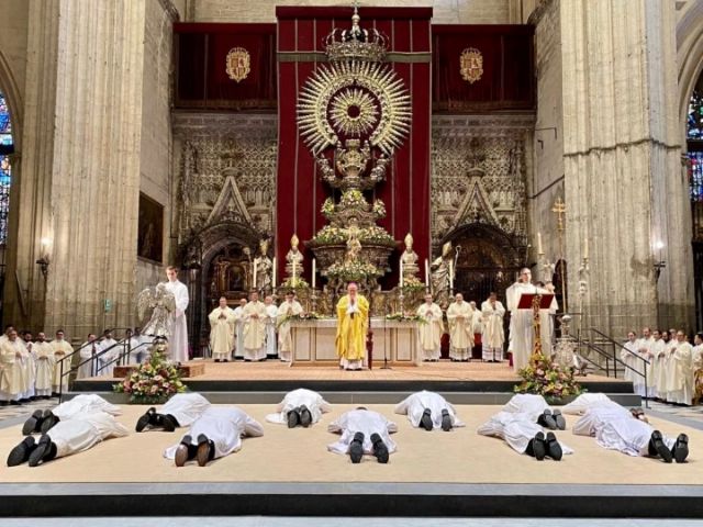 Antonio Rendón, Seminerista. Sevilla . Once Nuevos Diáconos son Ordenados en la Catedral de Sevilla en una Ceremonia Presidida por el Arzobispo Saiz Meneses - 1, Foto 1