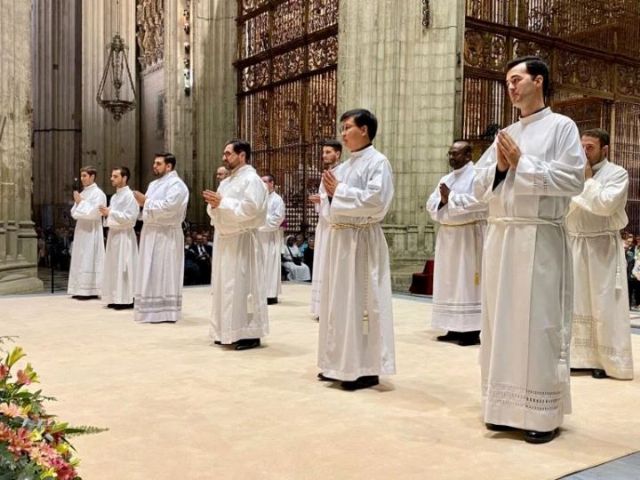 Antonio Rendón, Seminerista. Sevilla . Once Nuevos Diáconos son Ordenados en la Catedral de Sevilla en una Ceremonia Presidida por el Arzobispo Saiz Meneses - 2, Foto 2