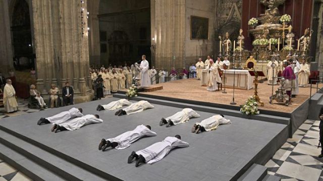 Antonio Rendón, Seminerista. Sevilla . Once Nuevos Diáconos son Ordenados en la Catedral de Sevilla en una Ceremonia Presidida por el Arzobispo Saiz Meneses - 3, Foto 3