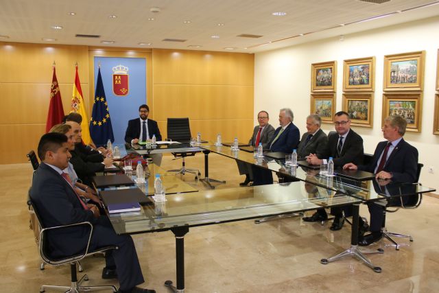 López Miras recibe a los representantes del Cuerpo Consular acreditados en la Región de Murcia - 1, Foto 1