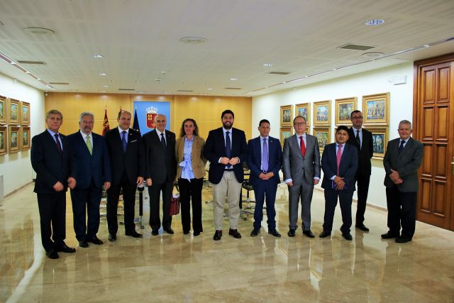 López Miras recibe a los representantes del Cuerpo Consular acreditados en la Región de Murcia - 2, Foto 2