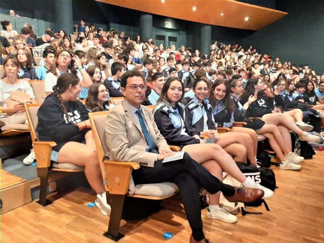 El Auditorio regional acoge la representación de ´Don Juan Tenorio´ y un coloquio posterior para 450 alumnos de Educación Secundaria - 1, Foto 1