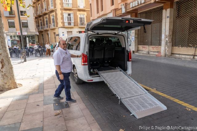 El Ayuntamiento subvencionará la adaptación de nuevos taxis para personas con discapacidad - 1, Foto 1