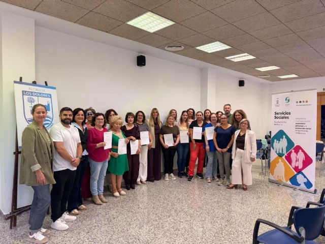 Personas cuidadoras reciben formación en bienestar emocional y atención a la dependencia Personas cuidadoras reciben formación en bienestar emocional y atención a la dependencia