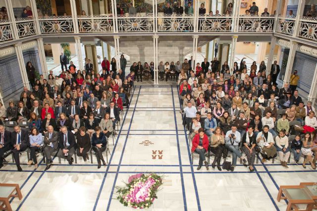 La Asamblea Regional homenajea a las víctimas de violencia de género - 1, Foto 1