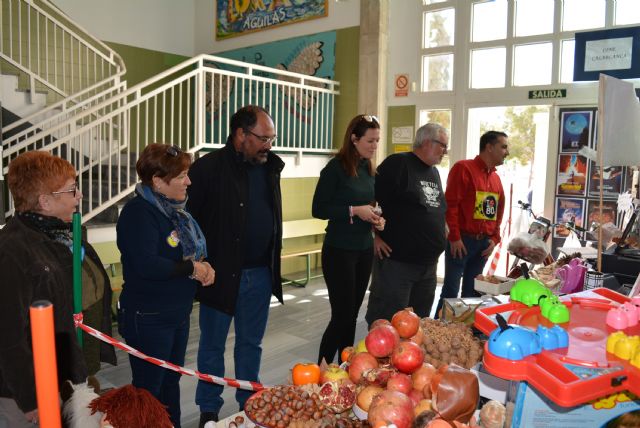 El colegio de Las Lomas celebra su tradicional castañada enmarcada en la década de los 80 - 2, Foto 2