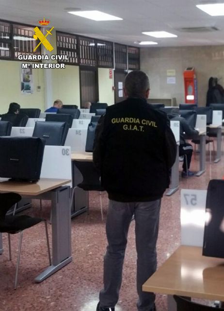 La Guardia Civil detiene a una persona por suplantar la identidad en un examen teórico para obtener el permiso de conducir - 1, Foto 1