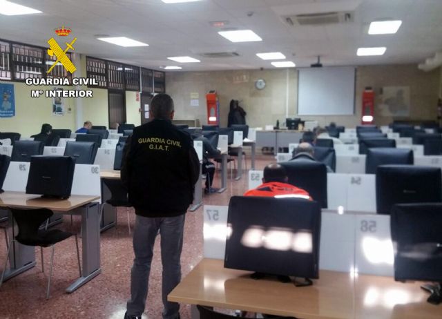 La Guardia Civil detiene a una persona por suplantar la identidad en un examen teórico para obtener el permiso de conducir - 2, Foto 2