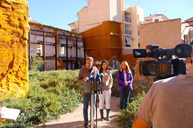 Urbanismo se pone a disposición de los propietarios de solares de la calle Álamo para iniciar su reconstrucción - 2, Foto 2