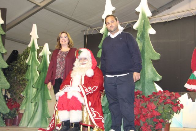 Papá Noel recorre las calles de San Pedro del Pinatar en la cabalgata Fantasía de Navidad - 4, Foto 4