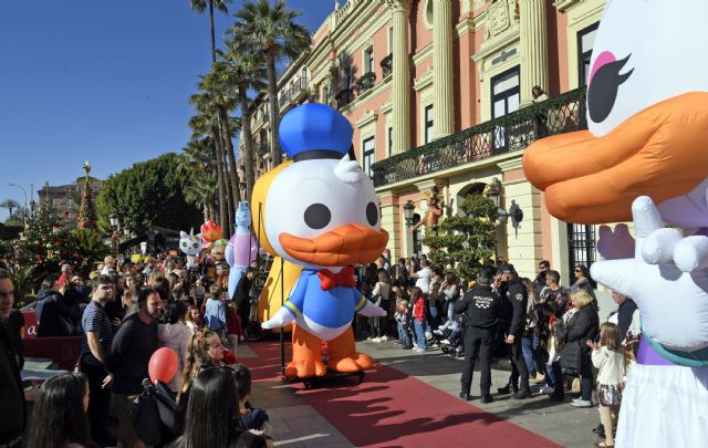 Papá Noel recorre Murcia con un desfile de más de 30 carrozas y elementos de gran formato - 2, Foto 2