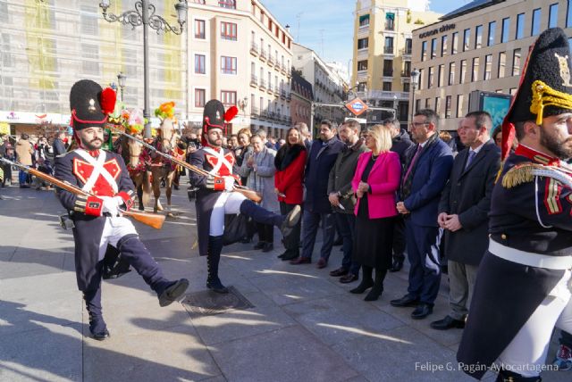 Los granaderos promocionan la Semana Santa de Cartagena en el centro de Madrid - 1, Foto 1